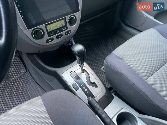 Черный Шевроле Нубира, объемом двигателя 1.8 л и пробегом 233 тыс. км за 5490 $, фото 19 на Automoto.ua