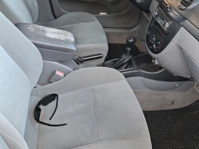 Черный Шевроле Нубира, объемом двигателя 1.6 л и пробегом 260 тыс. км за 2150 $, фото 5 на Automoto.ua