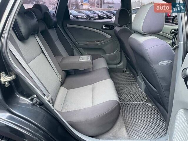 Черный Шевроле Нубира, объемом двигателя 1.8 л и пробегом 233 тыс. км за 5490 $, фото 10 на Automoto.ua