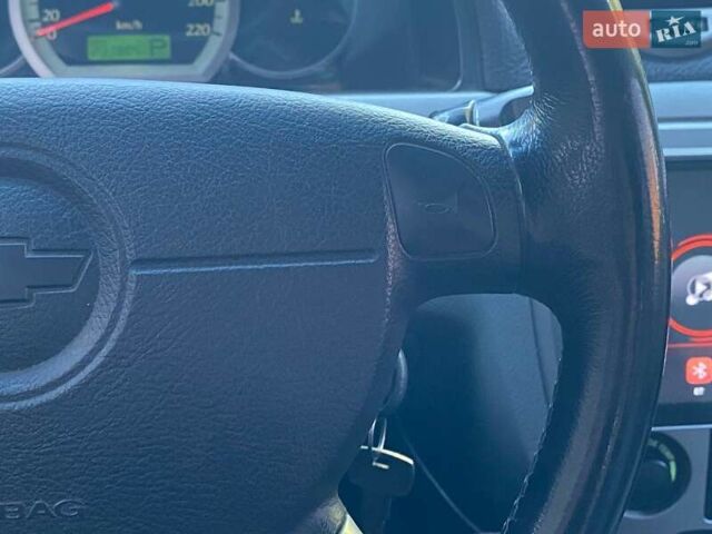 Черный Шевроле Нубира, объемом двигателя 1.8 л и пробегом 233 тыс. км за 5990 $, фото 23 на Automoto.ua