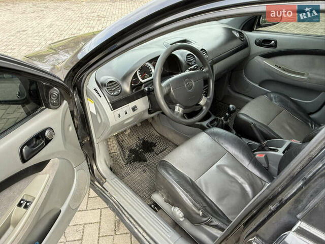 Чорний Шевроле Нубіра, об'ємом двигуна 1.6 л та пробігом 250 тис. км за 1950 $, фото 8 на Automoto.ua