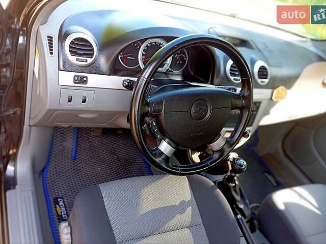 Черный Шевроле Нубира, объемом двигателя 1.8 л и пробегом 200 тыс. км за 5300 $, фото 6 на Automoto.ua