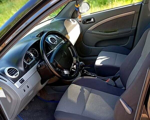 Черный Шевроле Нубира, объемом двигателя 1.8 л и пробегом 200 тыс. км за 5300 $, фото 4 на Automoto.ua