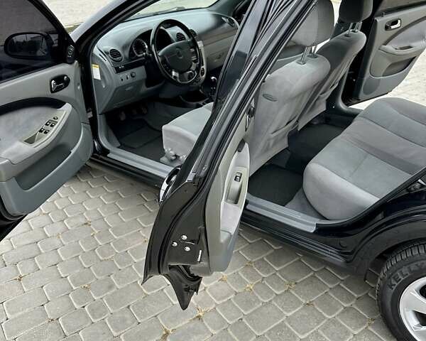 Черный Шевроле Нубира, объемом двигателя 1.6 л и пробегом 175 тыс. км за 5197 $, фото 21 на Automoto.ua