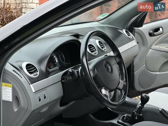 Черный Шевроле Нубира, объемом двигателя 1.6 л и пробегом 205 тыс. км за 5550 $, фото 36 на Automoto.ua