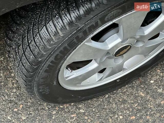 Черный Шевроле Нубира, объемом двигателя 1.6 л и пробегом 205 тыс. км за 5450 $, фото 48 на Automoto.ua