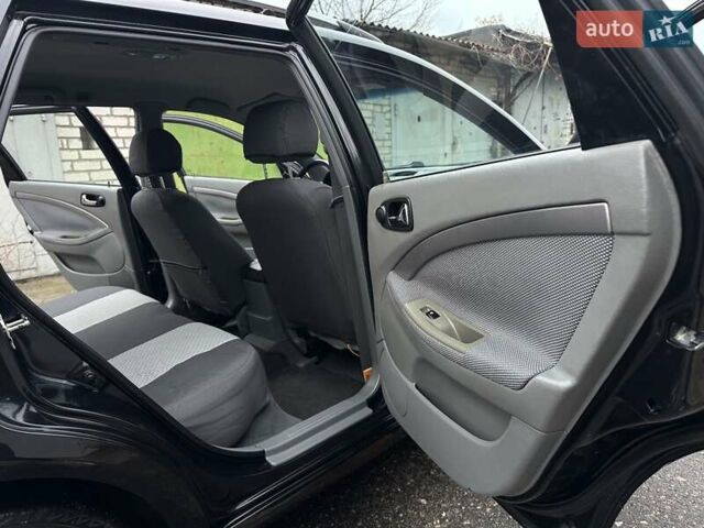 Черный Шевроле Нубира, объемом двигателя 1.6 л и пробегом 205 тыс. км за 5450 $, фото 30 на Automoto.ua