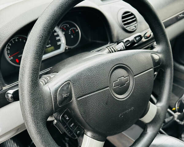 Черный Шевроле Нубира, объемом двигателя 1.6 л и пробегом 252 тыс. км за 4500 $, фото 16 на Automoto.ua