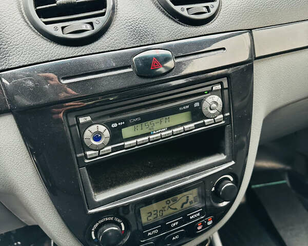 Черный Шевроле Нубира, объемом двигателя 1.6 л и пробегом 252 тыс. км за 4500 $, фото 18 на Automoto.ua