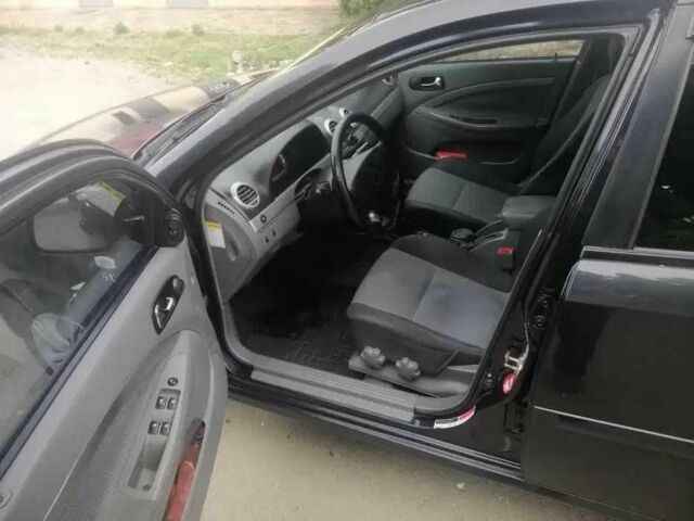 Черный Шевроле Нубира, объемом двигателя 1.6 л и пробегом 240 тыс. км за 4500 $, фото 4 на Automoto.ua