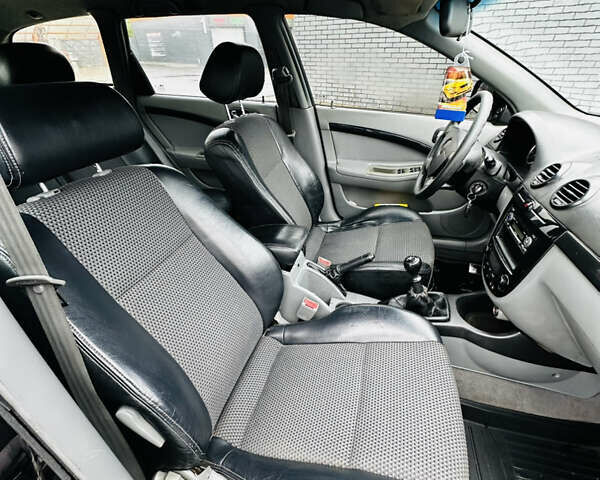 Черный Шевроле Нубира, объемом двигателя 1.6 л и пробегом 252 тыс. км за 4500 $, фото 25 на Automoto.ua