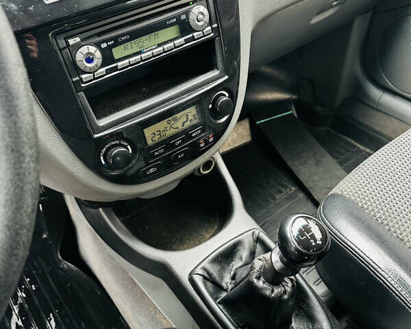 Черный Шевроле Нубира, объемом двигателя 1.6 л и пробегом 252 тыс. км за 4500 $, фото 19 на Automoto.ua