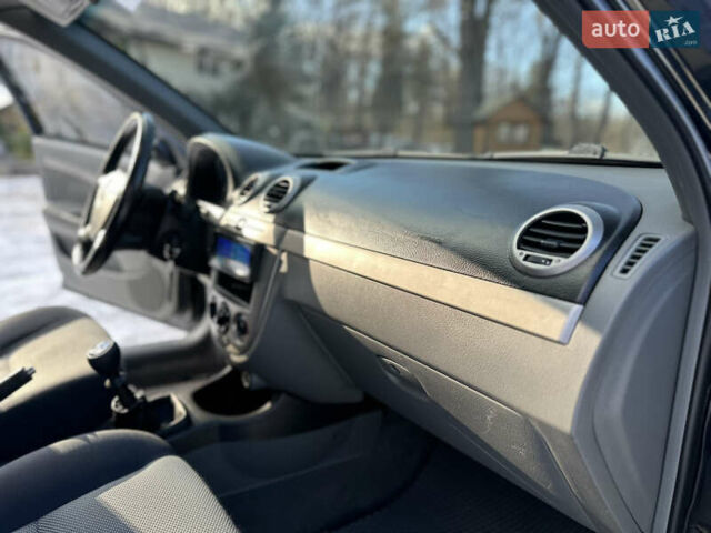 Черный Шевроле Нубира, объемом двигателя 1.6 л и пробегом 230 тыс. км за 4950 $, фото 90 на Automoto.ua