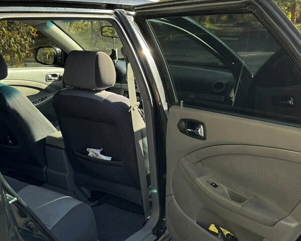 Черный Шевроле Нубира, объемом двигателя 1.6 л и пробегом 228 тыс. км за 4999 $, фото 15 на Automoto.ua