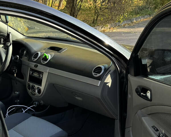 Черный Шевроле Нубира, объемом двигателя 1.6 л и пробегом 228 тыс. км за 4999 $, фото 16 на Automoto.ua