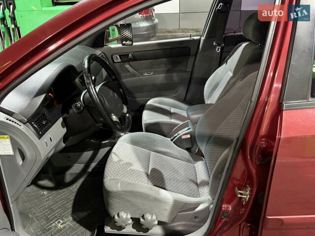 Красный Шевроле Нубира, объемом двигателя 1.8 л и пробегом 115 тыс. км за 3450 $, фото 16 на Automoto.ua