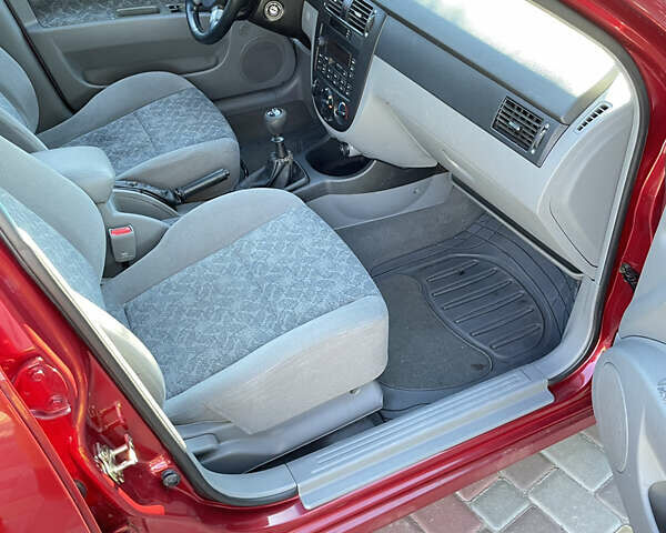 Красный Шевроле Нубира, объемом двигателя 1.8 л и пробегом 78 тыс. км за 4450 $, фото 12 на Automoto.ua