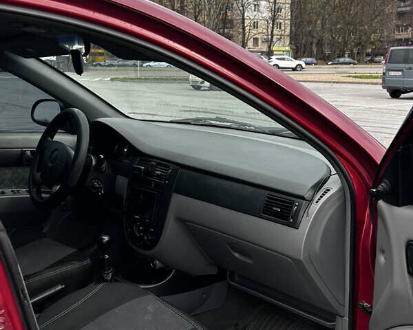 Красный Шевроле Нубира, объемом двигателя 1.6 л и пробегом 222 тыс. км за 3999 $, фото 11 на Automoto.ua