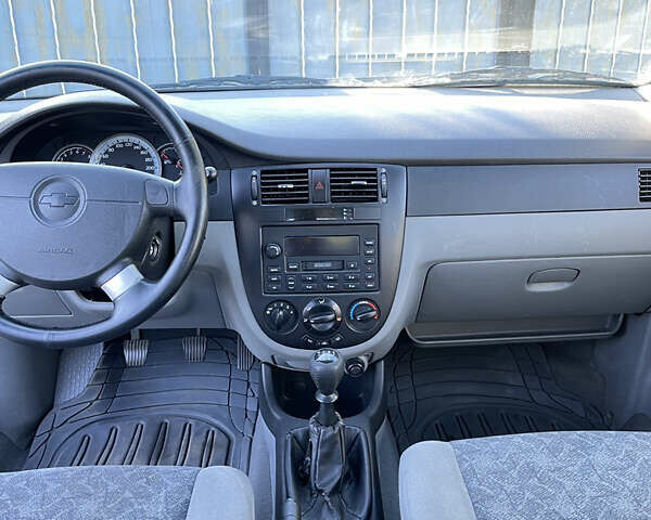 Красный Шевроле Нубира, объемом двигателя 1.8 л и пробегом 78 тыс. км за 4450 $, фото 9 на Automoto.ua