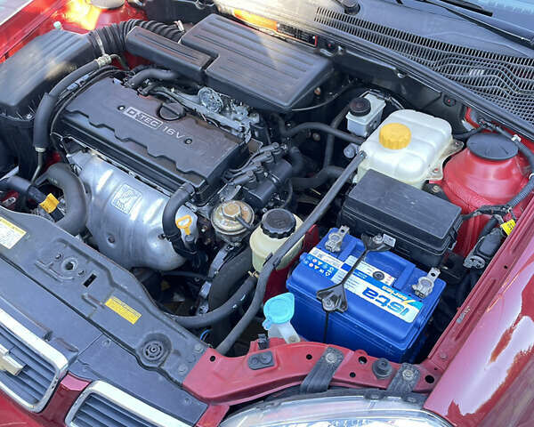 Красный Шевроле Нубира, объемом двигателя 1.8 л и пробегом 78 тыс. км за 4450 $, фото 10 на Automoto.ua