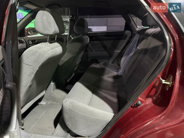 Красный Шевроле Нубира, объемом двигателя 1.8 л и пробегом 115 тыс. км за 3450 $, фото 19 на Automoto.ua