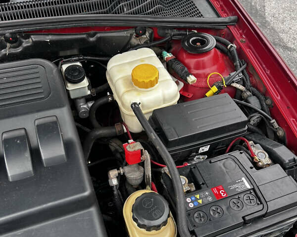 Красный Шевроле Нубира, объемом двигателя 1.6 л и пробегом 222 тыс. км за 3999 $, фото 16 на Automoto.ua