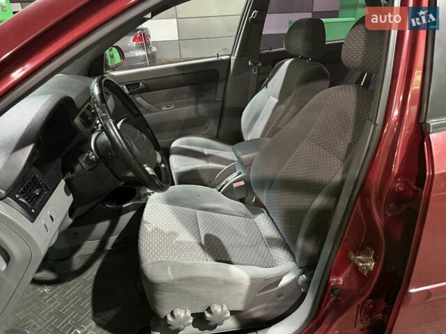Красный Шевроле Нубира, объемом двигателя 1.8 л и пробегом 115 тыс. км за 3450 $, фото 17 на Automoto.ua