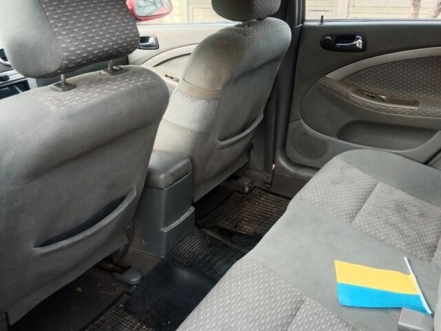 Красный Шевроле Нубира, объемом двигателя 1.8 л и пробегом 206 тыс. км за 3000 $, фото 3 на Automoto.ua