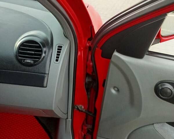 Красный Шевроле Нубира, объемом двигателя 1.6 л и пробегом 235 тыс. км за 4500 $, фото 28 на Automoto.ua