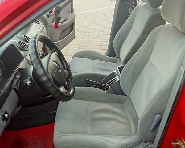 Красный Шевроле Нубира, объемом двигателя 1.6 л и пробегом 235 тыс. км за 4500 $, фото 20 на Automoto.ua