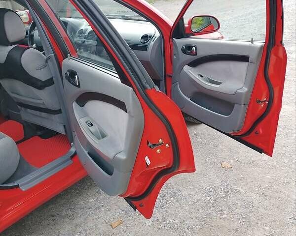 Красный Шевроле Нубира, объемом двигателя 1.6 л и пробегом 236 тыс. км за 3700 $, фото 10 на Automoto.ua