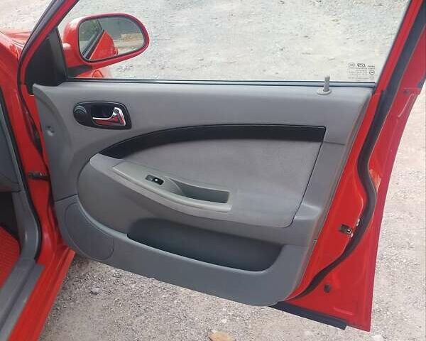 Красный Шевроле Нубира, объемом двигателя 1.6 л и пробегом 236 тыс. км за 3700 $, фото 16 на Automoto.ua