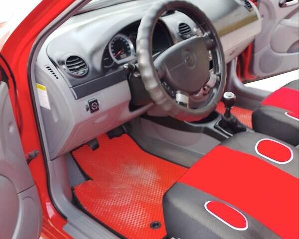 Красный Шевроле Нубира, объемом двигателя 1.6 л и пробегом 236 тыс. км за 3700 $, фото 2 на Automoto.ua