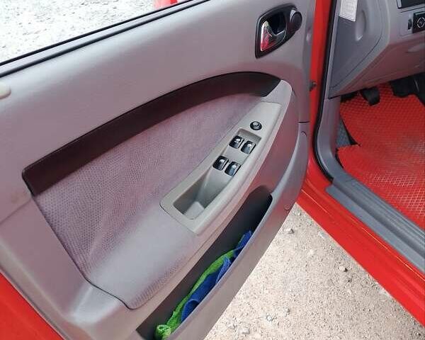 Красный Шевроле Нубира, объемом двигателя 1.6 л и пробегом 236 тыс. км за 3700 $, фото 7 на Automoto.ua