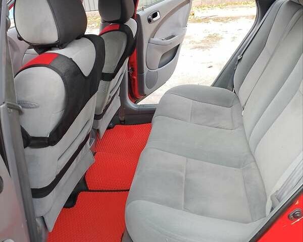 Красный Шевроле Нубира, объемом двигателя 1.6 л и пробегом 236 тыс. км за 3700 $, фото 8 на Automoto.ua