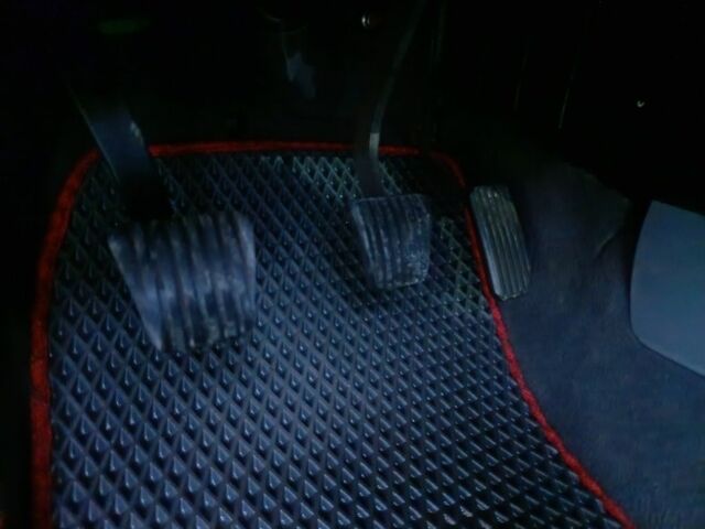 Красный Шевроле Нубира, объемом двигателя 1.6 л и пробегом 235 тыс. км за 3900 $, фото 20 на Automoto.ua