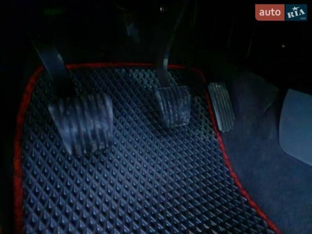 Красный Шевроле Нубира, объемом двигателя 1.6 л и пробегом 235 тыс. км за 3900 $, фото 26 на Automoto.ua