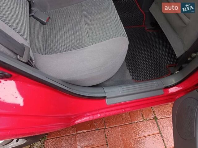 Красный Шевроле Нубира, объемом двигателя 1.6 л и пробегом 235 тыс. км за 3900 $, фото 16 на Automoto.ua