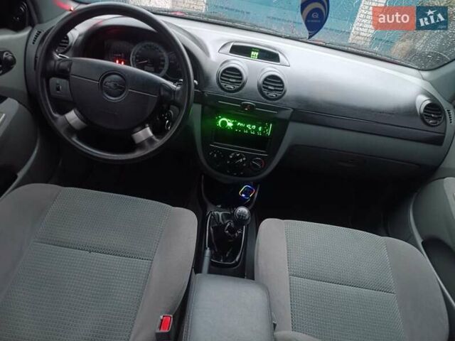 Красный Шевроле Нубира, объемом двигателя 1.6 л и пробегом 235 тыс. км за 3900 $, фото 20 на Automoto.ua