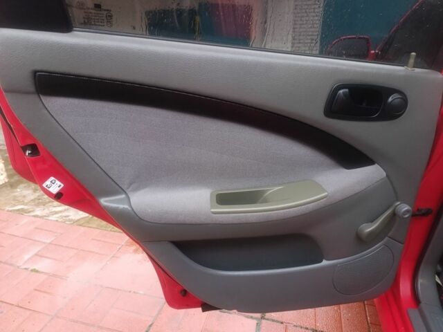 Красный Шевроле Нубира, объемом двигателя 1.6 л и пробегом 235 тыс. км за 3900 $, фото 23 на Automoto.ua