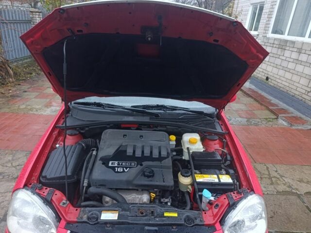 Красный Шевроле Нубира, объемом двигателя 1.6 л и пробегом 235 тыс. км за 3900 $, фото 17 на Automoto.ua