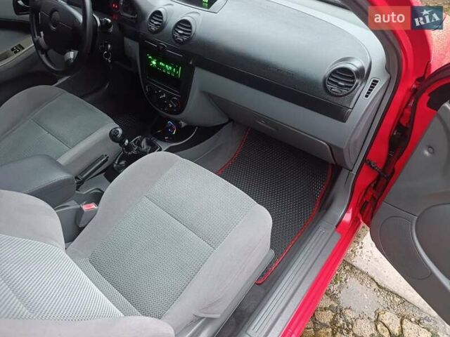 Красный Шевроле Нубира, объемом двигателя 1.6 л и пробегом 235 тыс. км за 3900 $, фото 15 на Automoto.ua
