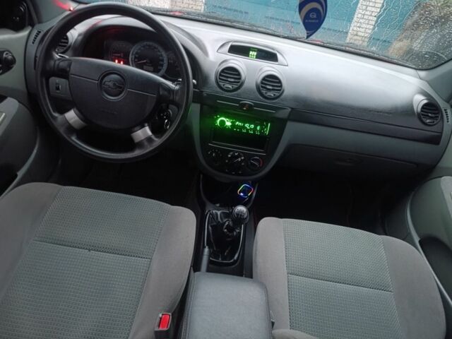 Красный Шевроле Нубира, объемом двигателя 1.6 л и пробегом 235 тыс. км за 3900 $, фото 16 на Automoto.ua