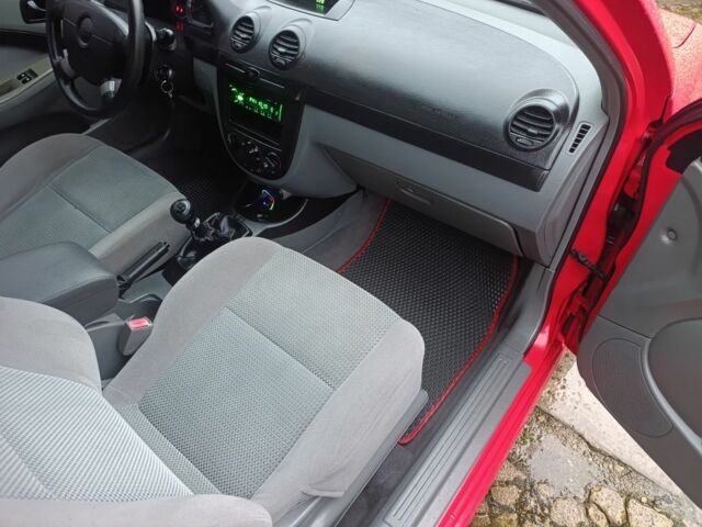 Красный Шевроле Нубира, объемом двигателя 1.6 л и пробегом 235 тыс. км за 3900 $, фото 12 на Automoto.ua