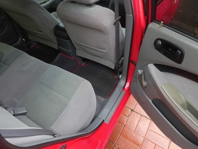 Красный Шевроле Нубира, объемом двигателя 1.6 л и пробегом 235 тыс. км за 3900 $, фото 22 на Automoto.ua