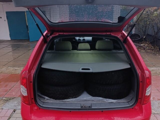 Красный Шевроле Нубира, объемом двигателя 1.6 л и пробегом 235 тыс. км за 3900 $, фото 7 на Automoto.ua