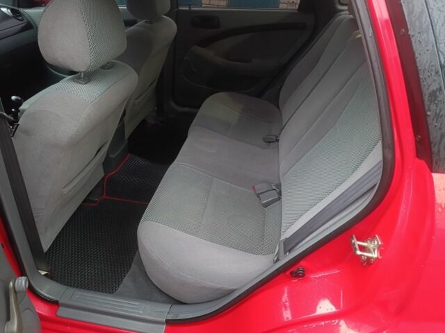 Красный Шевроле Нубира, объемом двигателя 1.6 л и пробегом 235 тыс. км за 3900 $, фото 9 на Automoto.ua