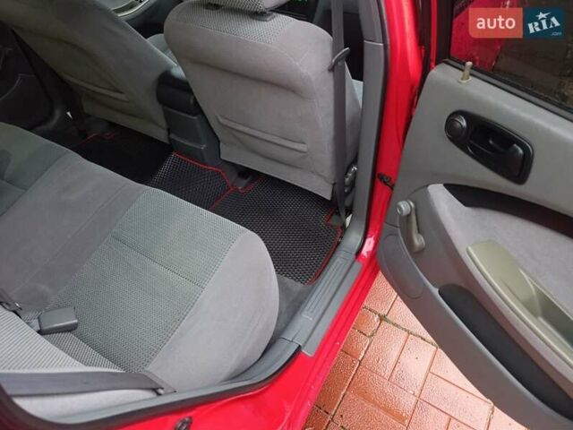 Красный Шевроле Нубира, объемом двигателя 1.6 л и пробегом 235 тыс. км за 3900 $, фото 13 на Automoto.ua