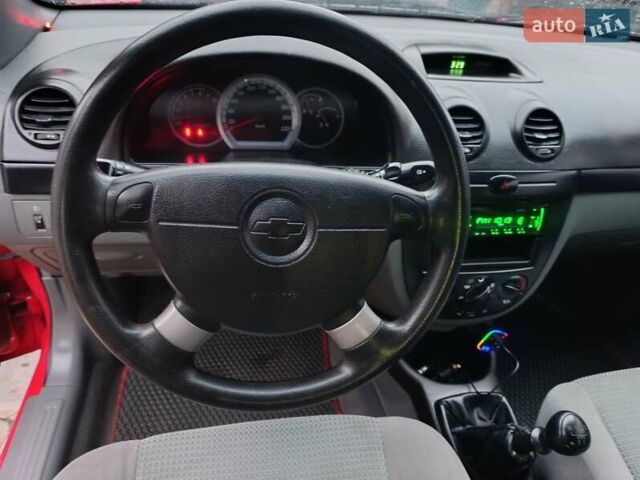 Красный Шевроле Нубира, объемом двигателя 1.6 л и пробегом 235 тыс. км за 3900 $, фото 21 на Automoto.ua