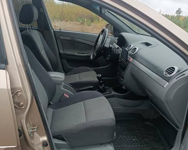 Желтый Шевроле Нубира, объемом двигателя 1.8 л и пробегом 444 тыс. км за 3500 $, фото 14 на Automoto.ua